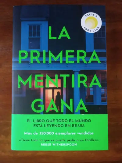 La Primera Mentira Gana. Ashley Elston. Libro. - miniatura 1