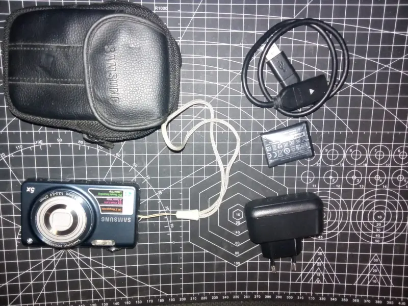 Cámara digital Samsung ST-65 con accesorios - 1