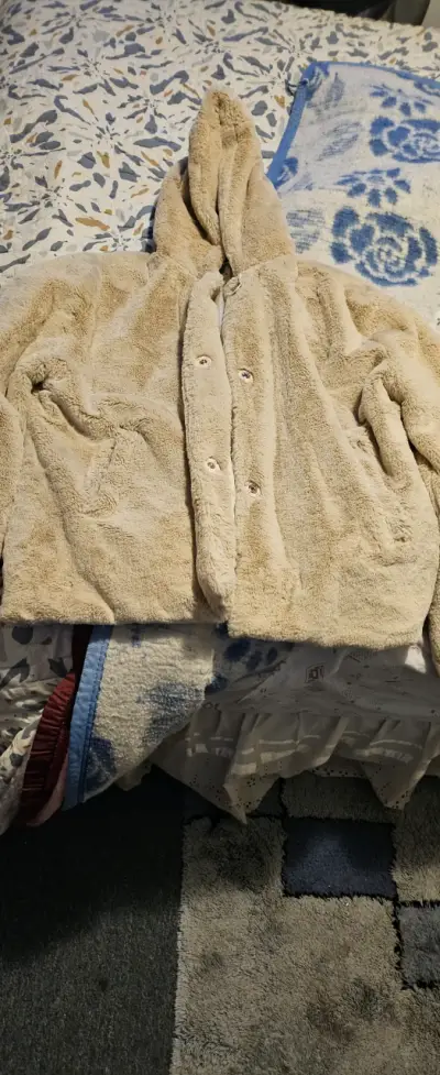 Chaqueta de felpa beige con capucha - miniatura 3