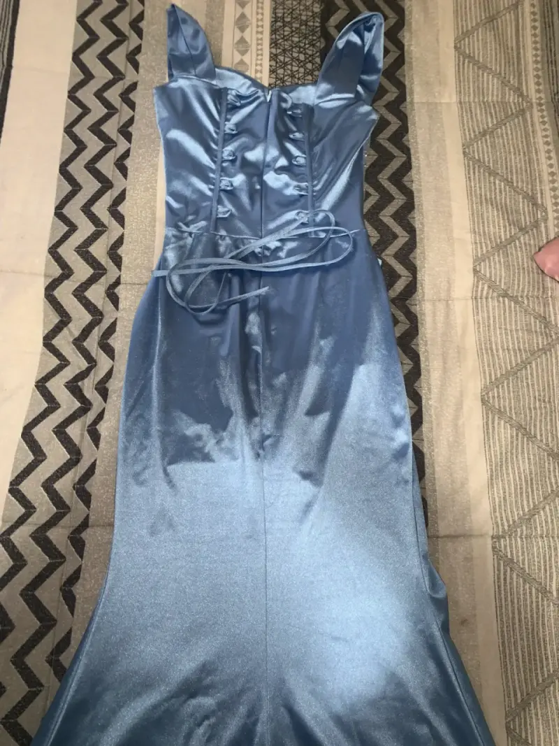 Vestido de gala azul con lentejuelas - 3