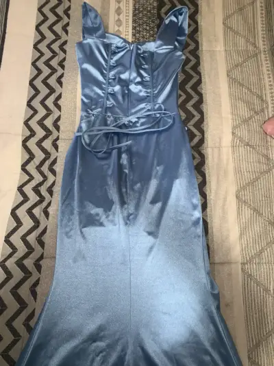 Vestido de gala azul con lentejuelas - miniatura 3
