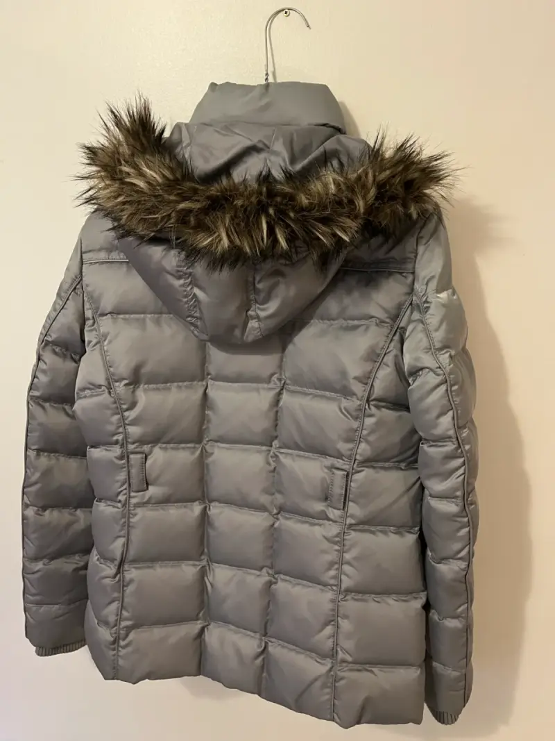 Chaqueta acolchada gris con capucha - 2