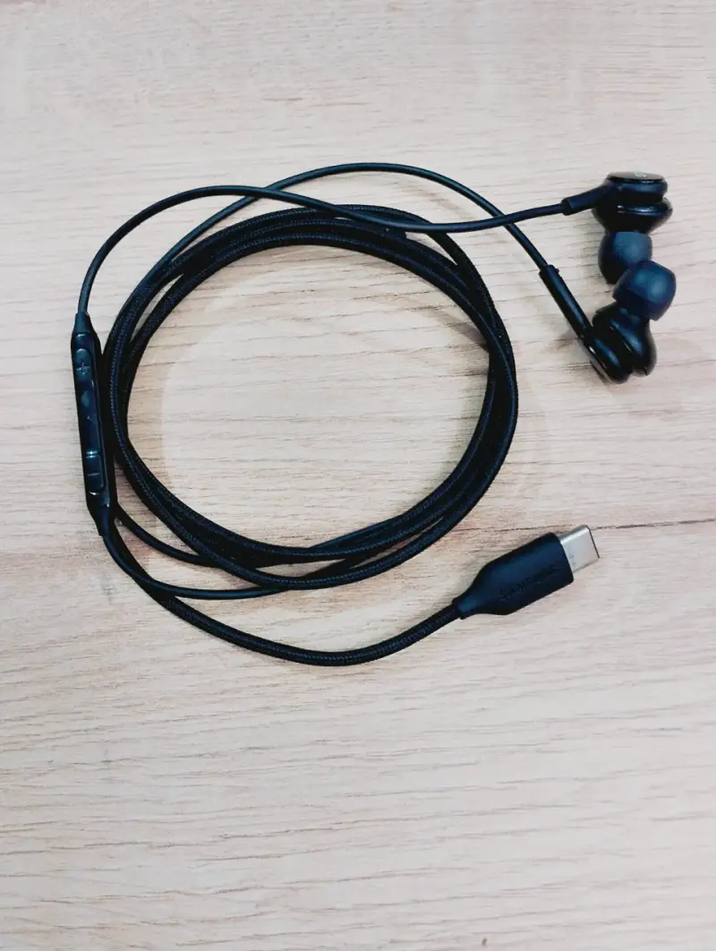 Auriculares Samsung con cable USB-C negros - 1