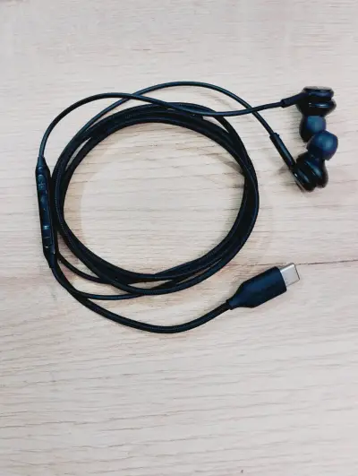 Auriculares Samsung con cable USB-C negros - miniatura 1
