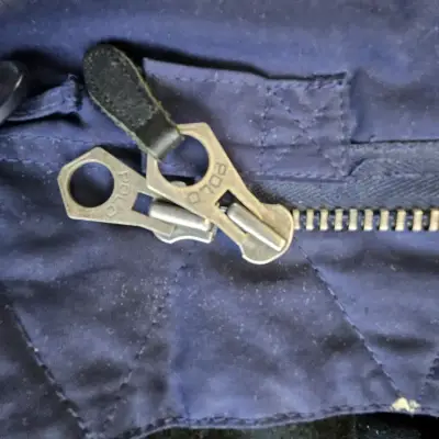 Parka azul con capucha de piel sintética - miniatura 5