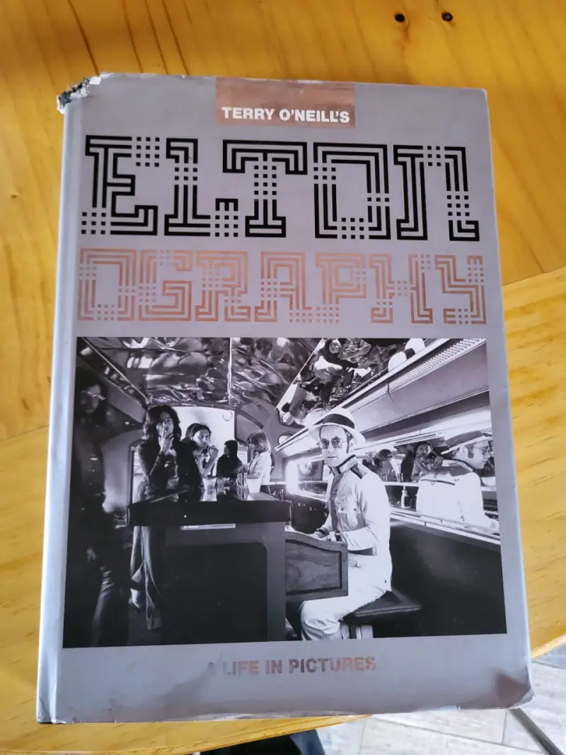 Libro 'Eltonography' de Terry O'Neill - 1