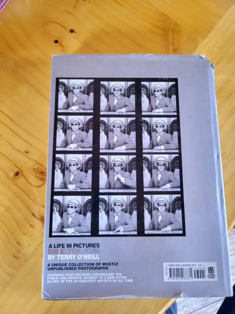Libro 'Eltonography' de Terry O'Neill - 4