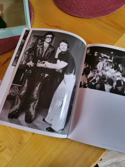 Libro 'Eltonography' de Terry O'Neill - miniatura 5