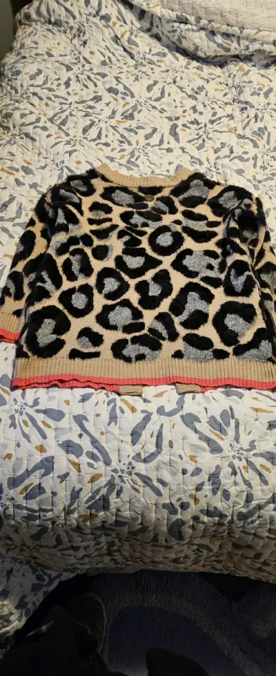 Suéter de leopardo con detalles rosados - miniatura 1