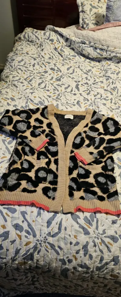 Suéter de leopardo con detalles rosados - miniatura 3