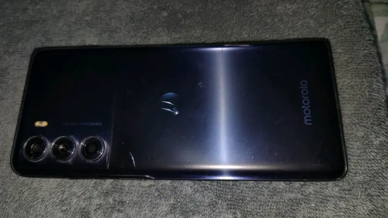 Smartphone Motorola con triple cámara trasera - 1