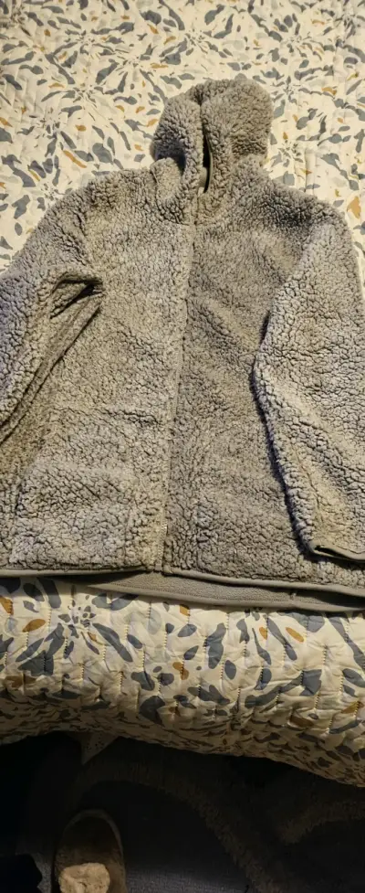 Polerón de lana gris con capucha - miniatura 2