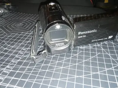 Videocámara Panasonic SDR-T51 con todos sus acceso - miniatura 3