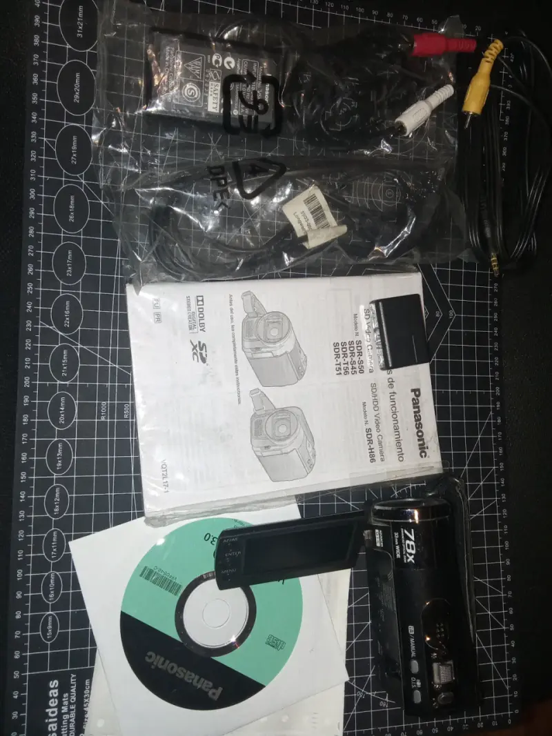 Videocámara Panasonic SDR-T51 con todos sus acceso - 6