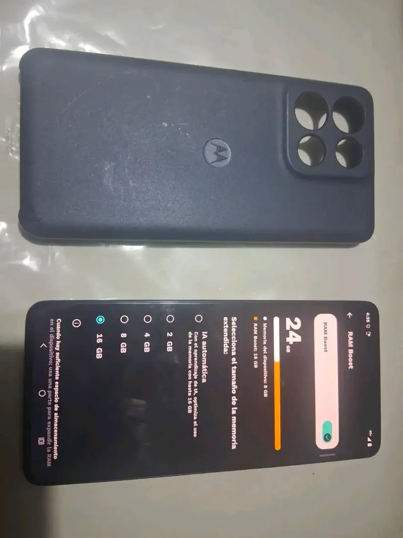 Smartphone Motorola con funda protectora - 1