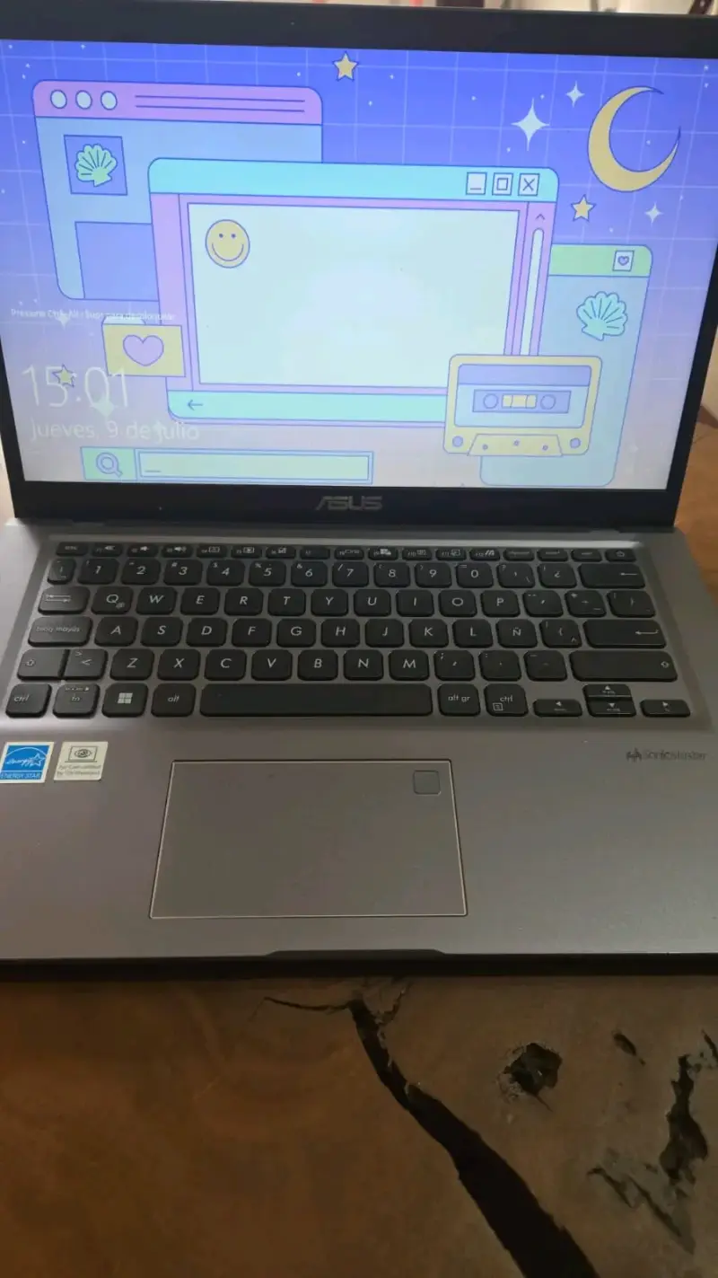 Notebook ASUS con pantalla de 15 pulgadas - 1