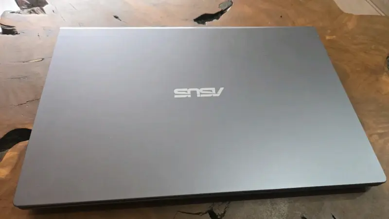Notebook ASUS con pantalla de 15 pulgadas - 3