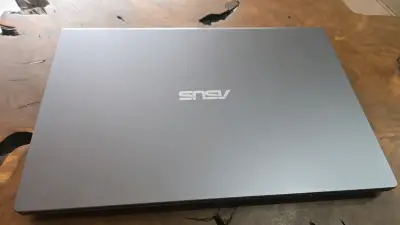 Notebook ASUS con pantalla de 15 pulgadas - miniatura 3