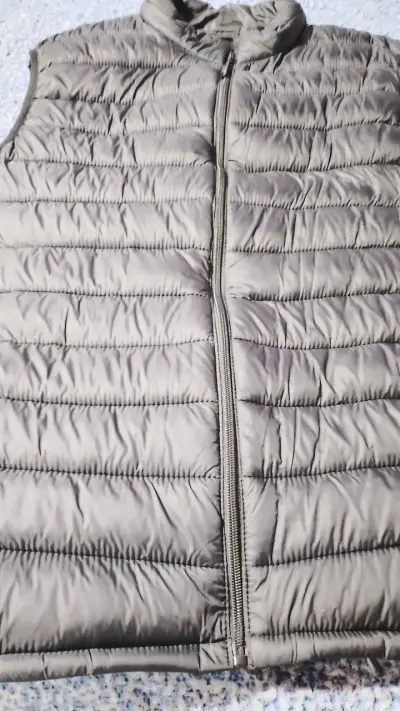 Chaqueta acolchada blanca para invierno - miniatura 2