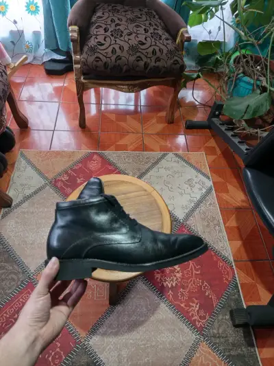 Botín de cuero negro para hombre - miniatura 1