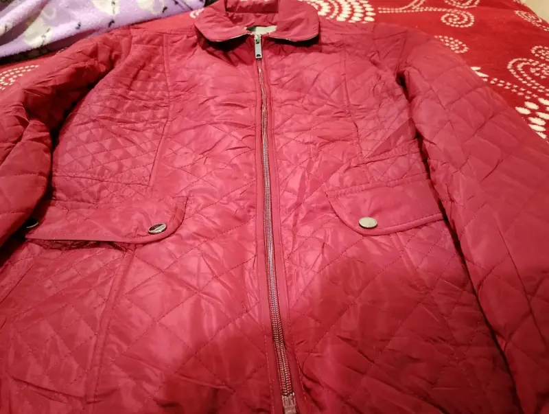Chaqueta acolchada roja para mujer