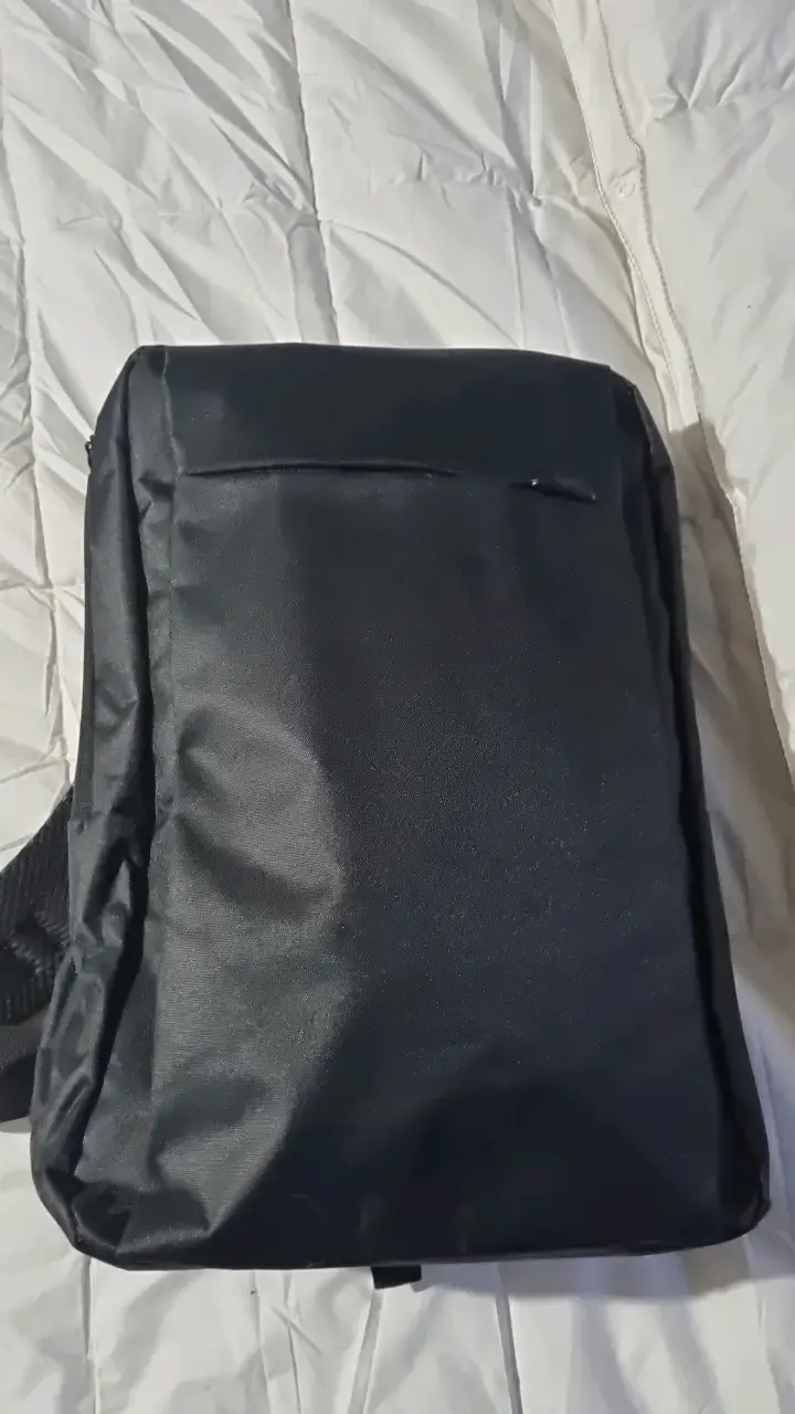 Mochila negra para laptop resistente - 1