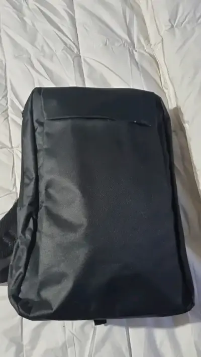 Mochila negra para laptop resistente - miniatura 1