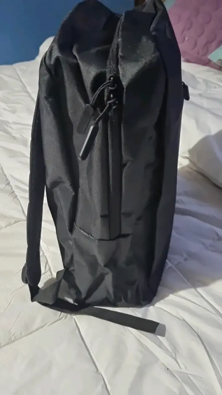 Mochila negra para laptop resistente - 2