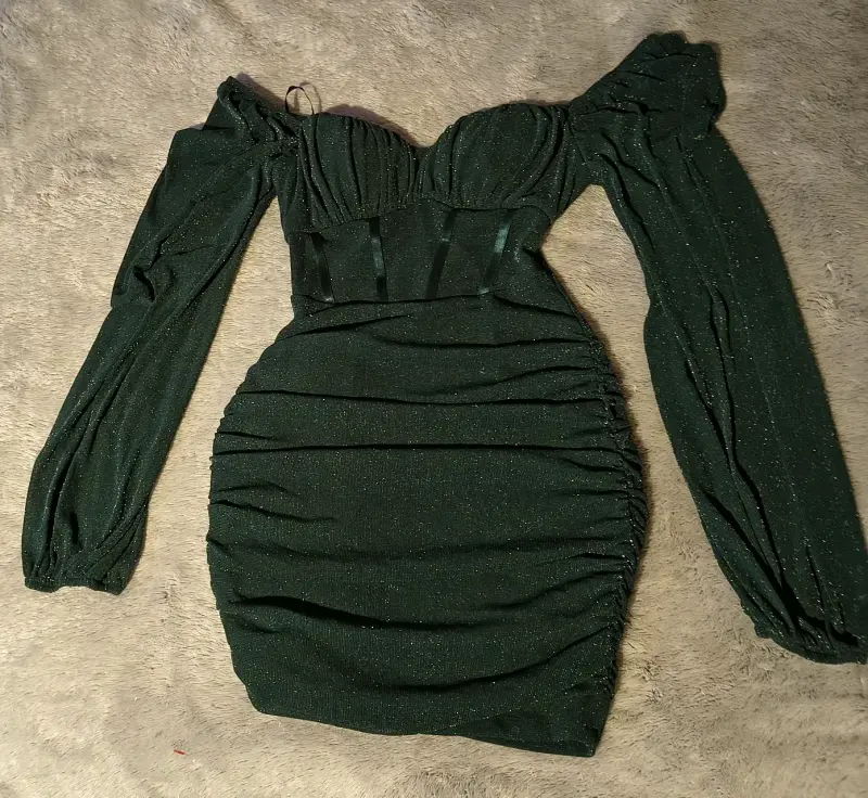 Vestido corto verde elegante con mangas largas - 2