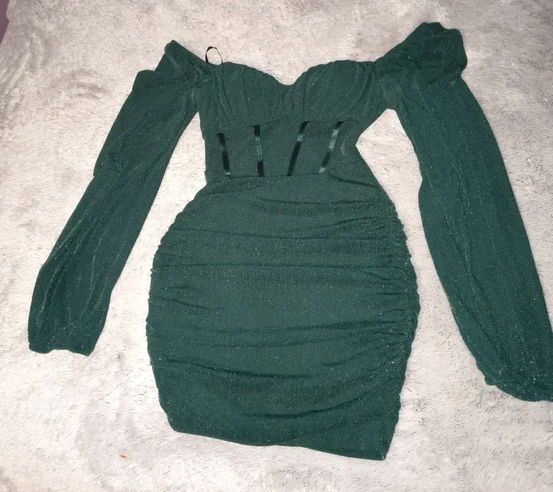 Vestido corto verde elegante con mangas largas - 3