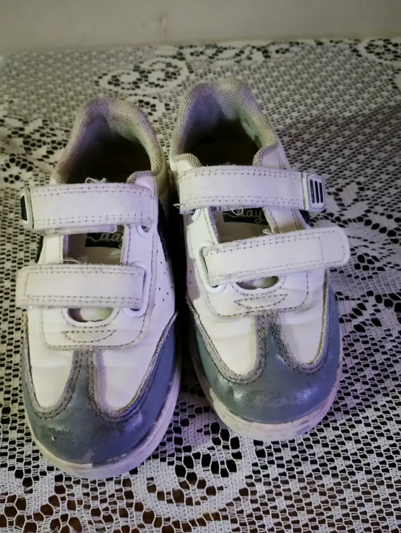 Zapatillas deportivas blancas para niños