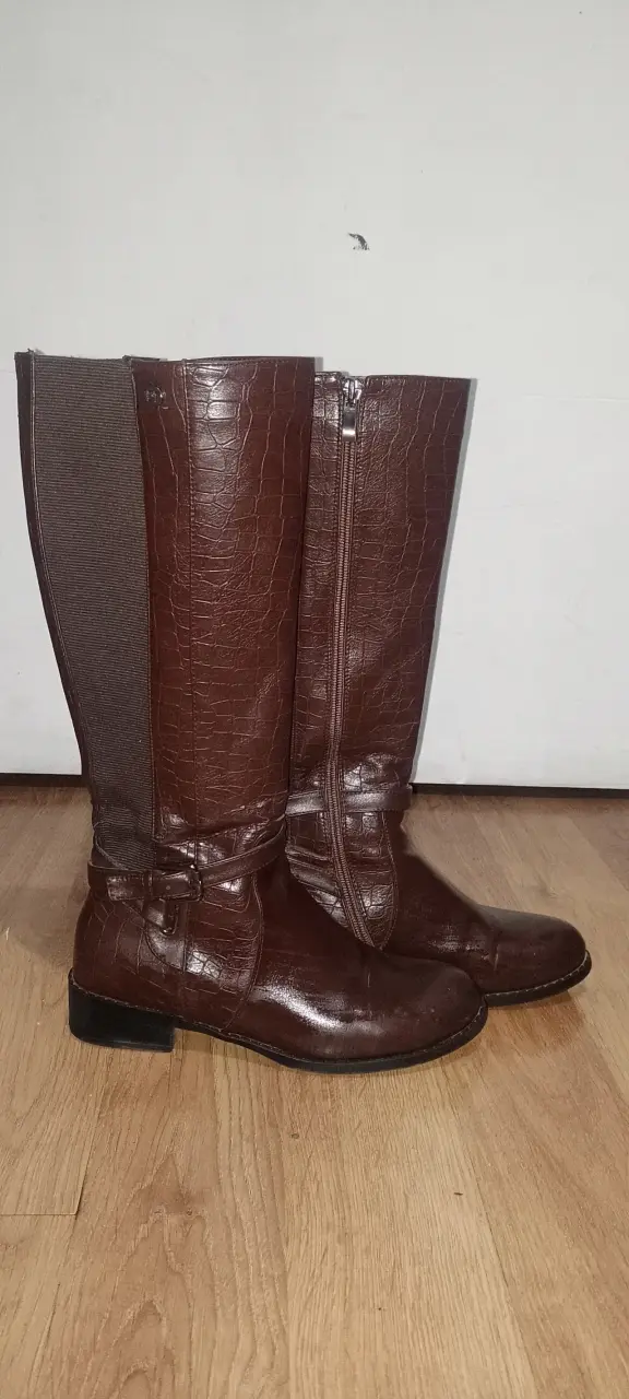 Botas largas de eco cuero marrón para mujer - 1