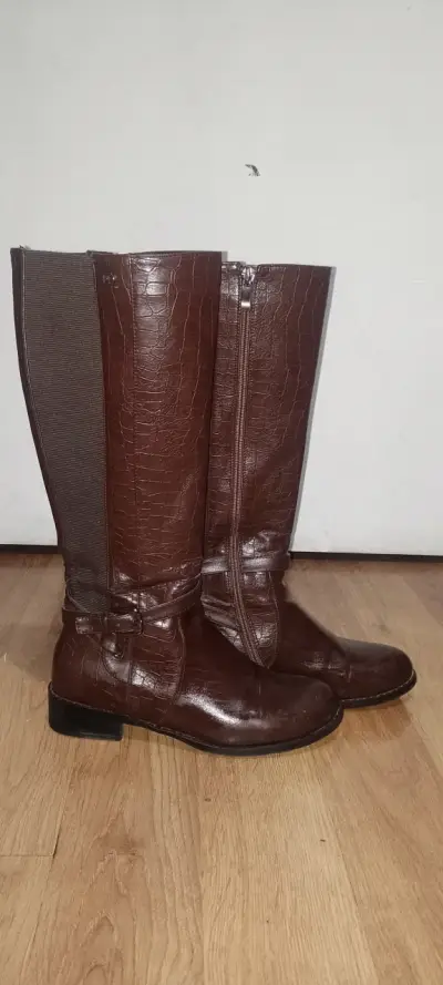 Botas largas de eco cuero marrón para mujer - miniatura 1