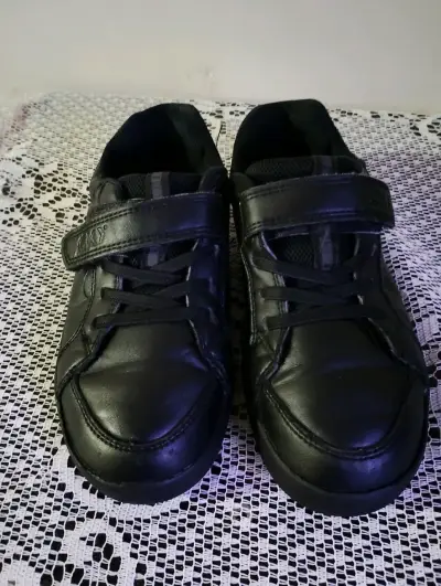 Zapatos escolares negros con velcro - miniatura 1