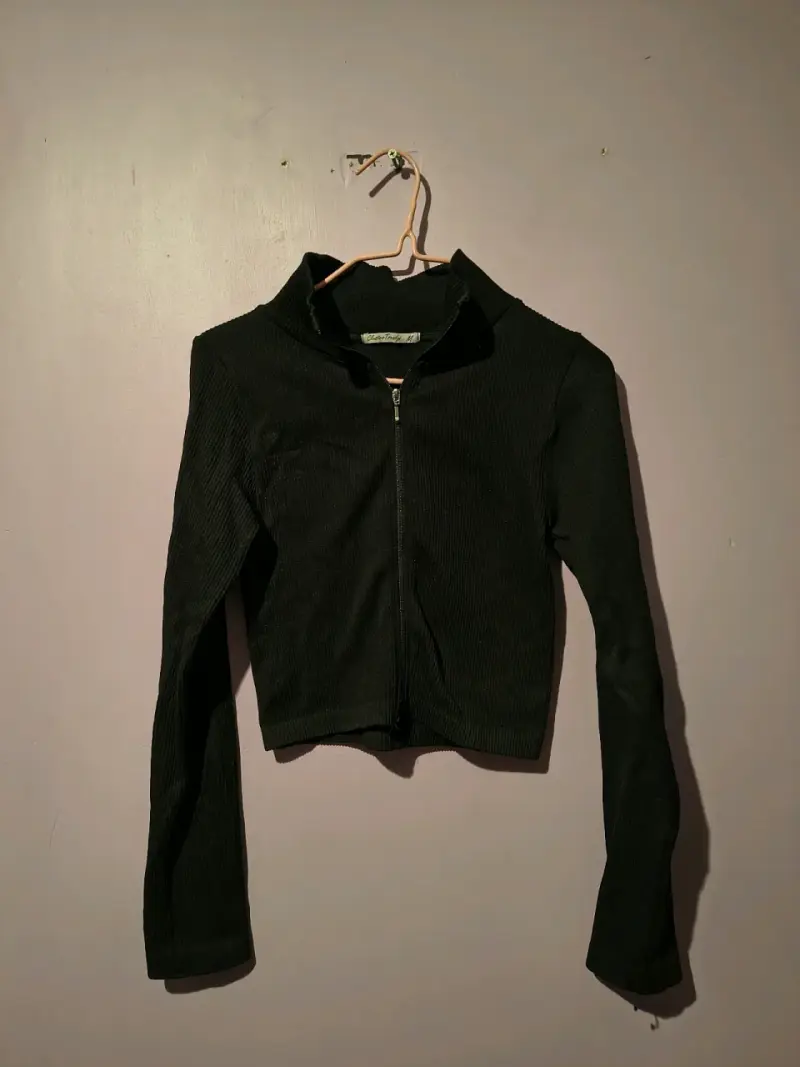 Chaqueta/Sweater nego de mujer con cierre