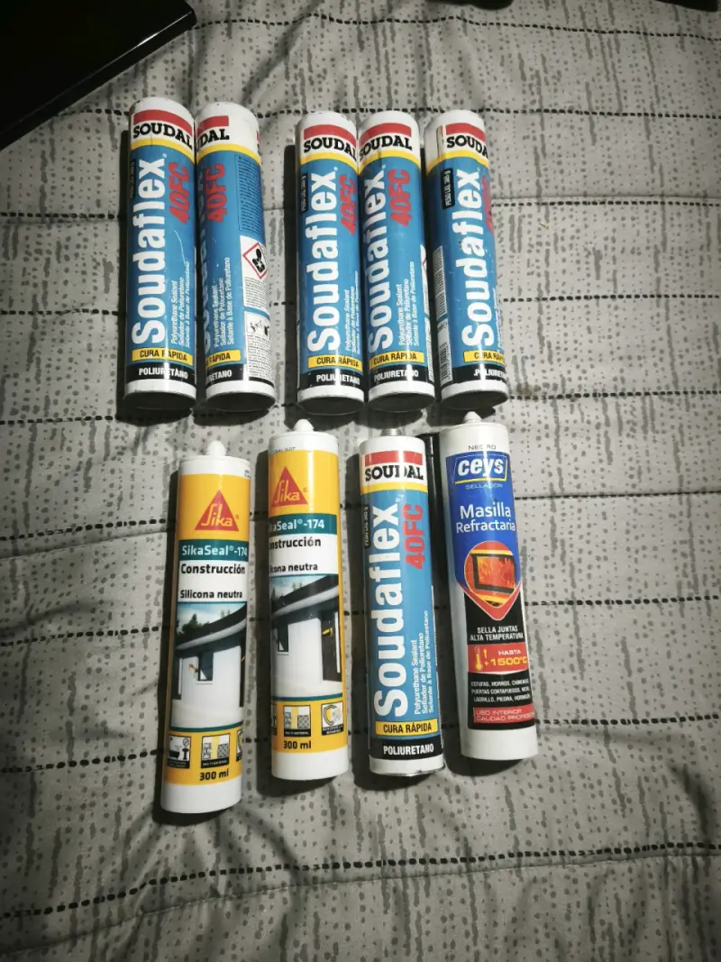 Set de selladores Soudal y Sika para construcción