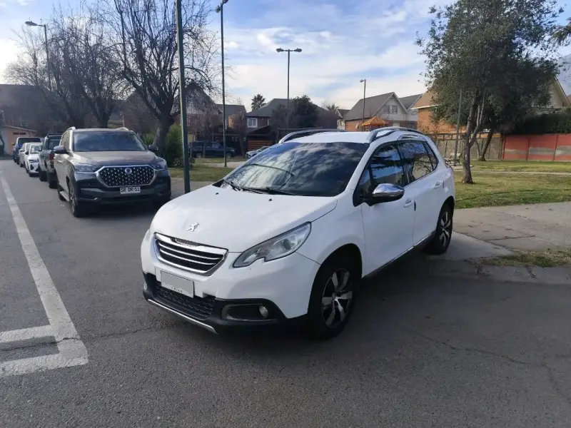 Auto SUV con amplio maletero en buen estado - 4