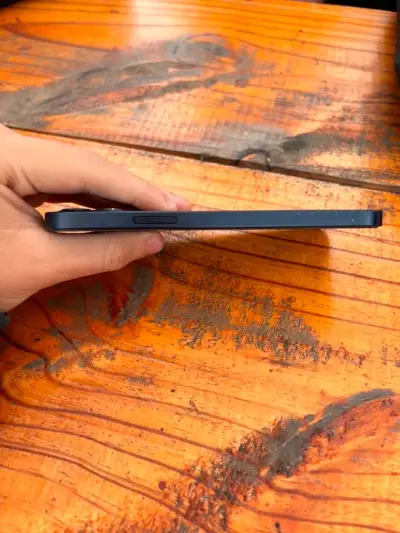 iPhone 12 negro en buen estado - miniatura 4
