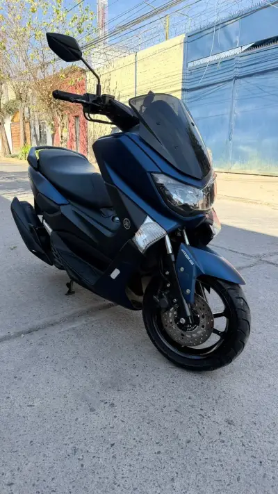 Scooter Yamaha NMAX 155 azul en buen estado - miniatura 1