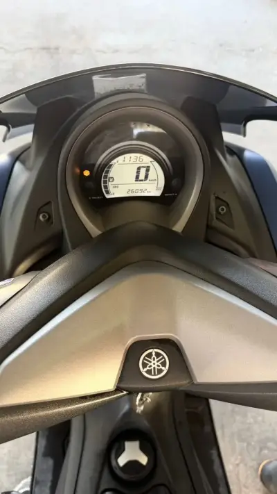 Scooter Yamaha NMAX 155 azul en buen estado - miniatura 2