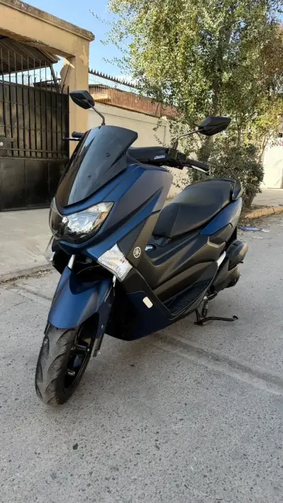 Scooter Yamaha NMAX 155 azul en buen estado - miniatura 4