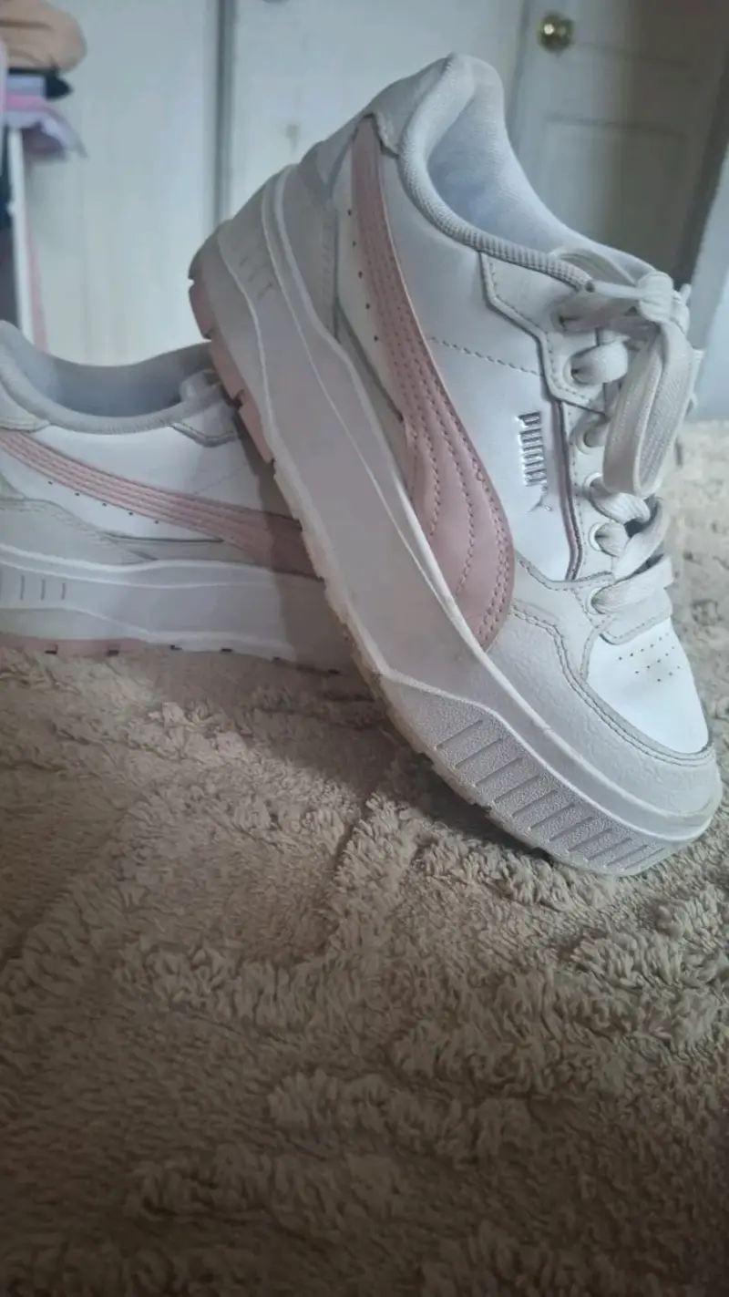 Zapatillas deportivas Puma blancas y rosadas