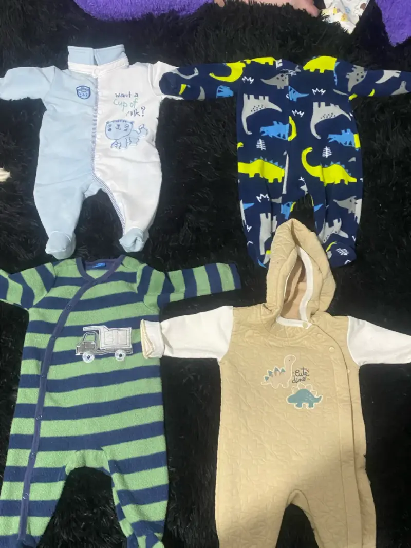 Set de ropa para bebé con manta y gorros - 3