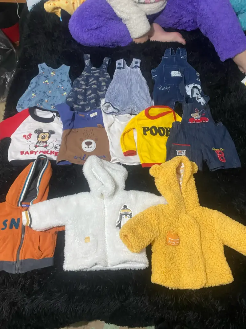 Set de ropa para bebé con manta y gorros - 6