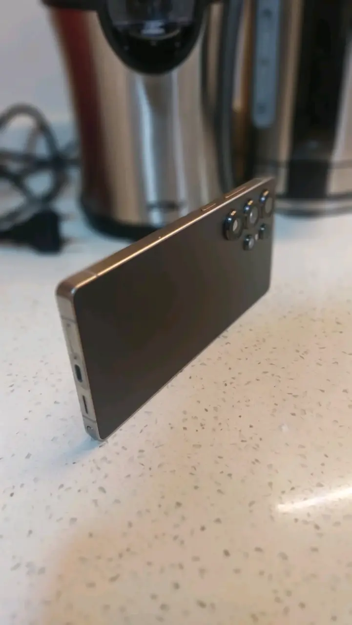 Smartphone de alta gama con cámara cuádruple - 1