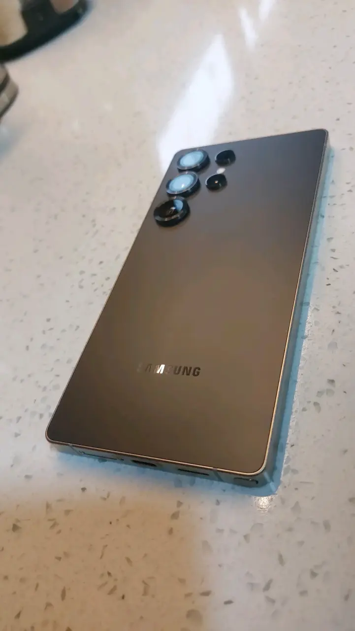 Smartphone de alta gama con cámara cuádruple - 3