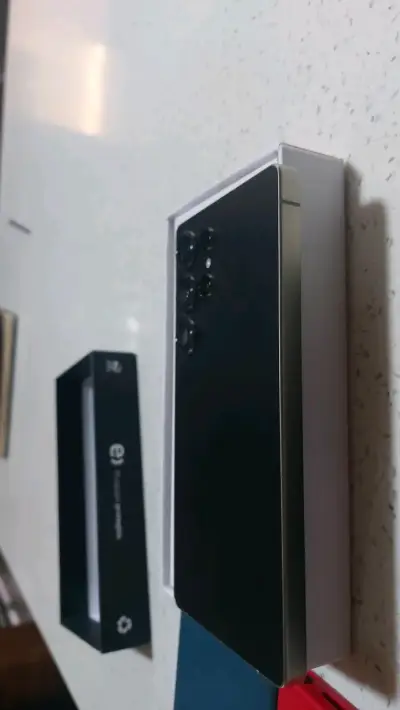 Smartphone de alta gama con cámara cuádruple - miniatura 4