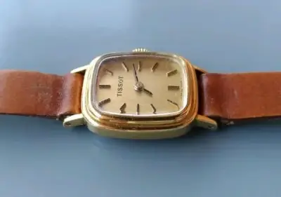 Reloj Tissot vintage dorado con correa de cuero - miniatura 3