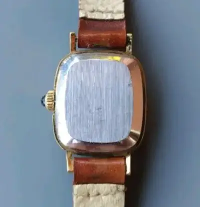 Reloj Tissot vintage dorado con correa de cuero - miniatura 6