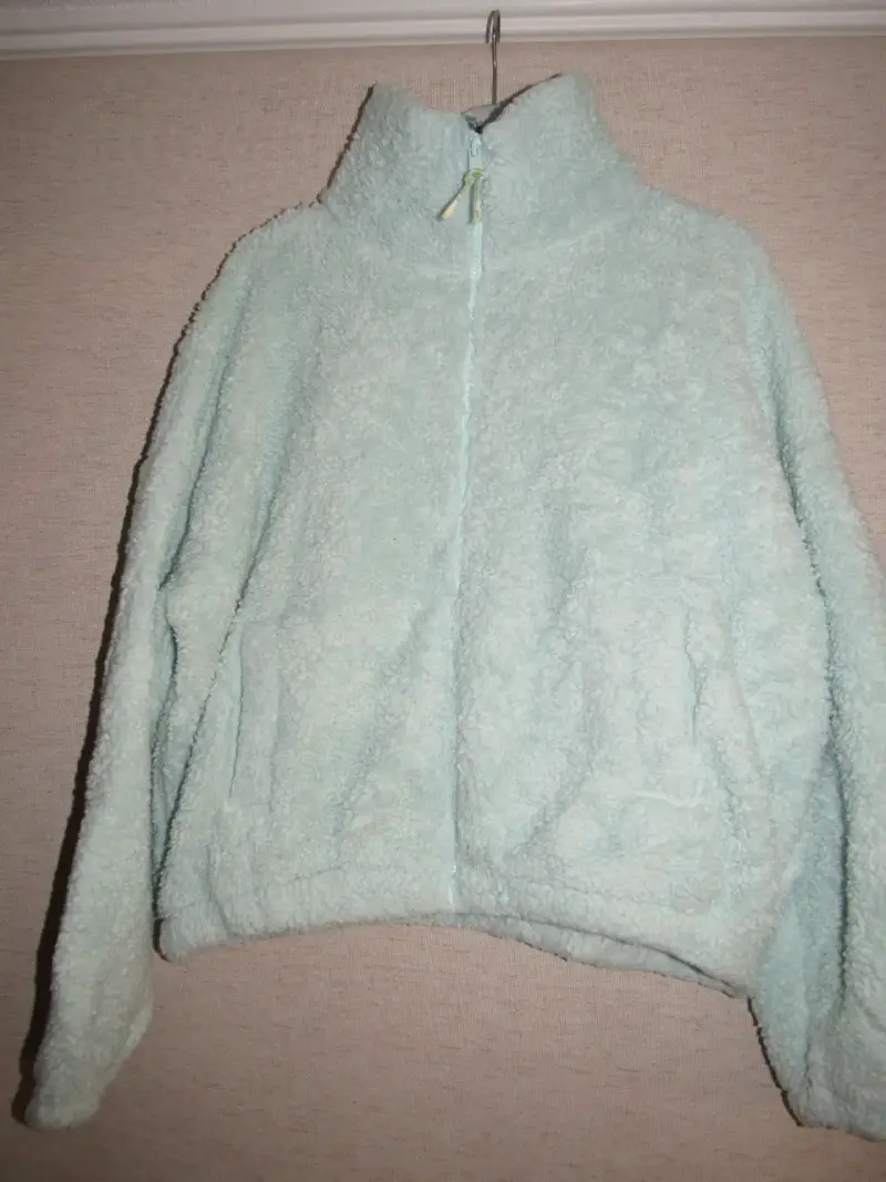 Chaqueta CORDERITO verde paste con cierre completo